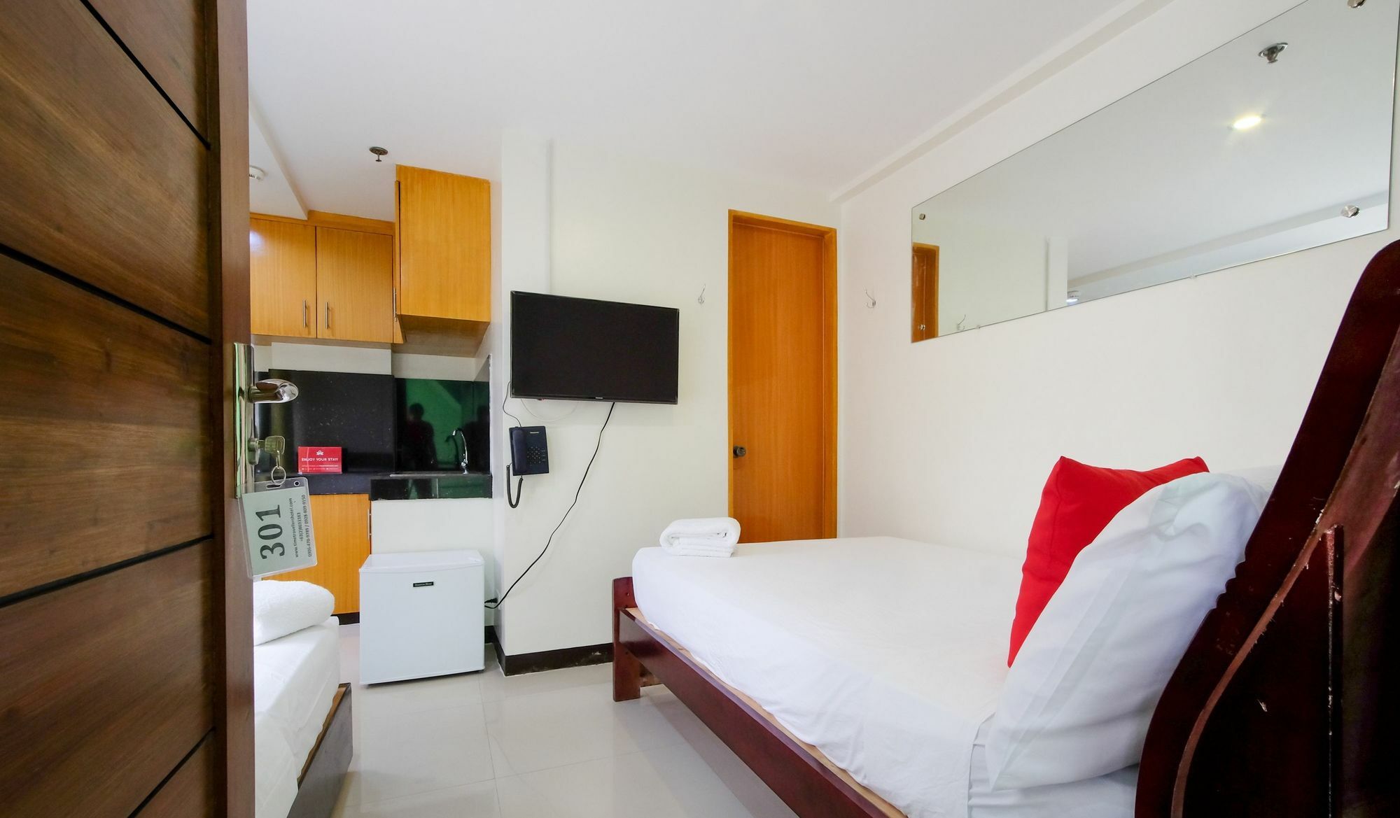 ZEN Rooms Time Travellers Makati Makati City Buitenkant foto